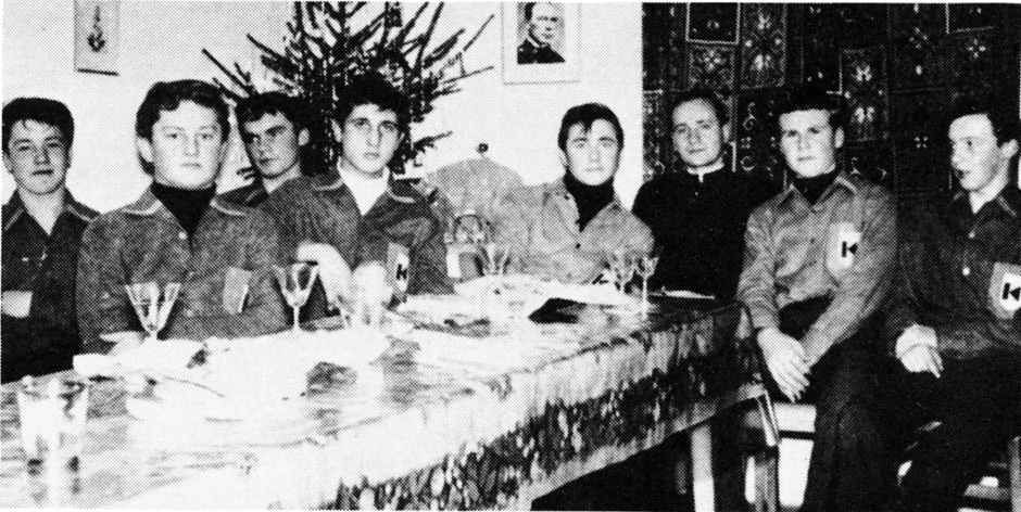 Jungkolping 1967 - v.l.: Anton Zerle, Helmut Schickinger, Walter Hitzler, Peter Karg, Rolf Blessing, Kpl. Erich Urbanek, Hans Mesch, Georg Blau Jungkolping 1967 - v.l.: Anton Zerle, Helmut Schickinger, Walter Hitzler, Peter Karg, Rolf Blessing, Kpl. Erich Urbanek, Hans Mesch, Georg Blau